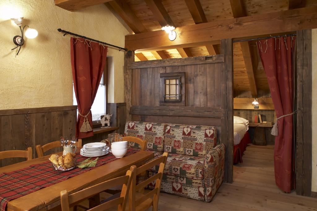 Residence Lo Peyo Champoluc Habitación foto