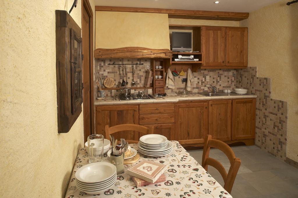 Residence Lo Peyo Champoluc Habitación foto