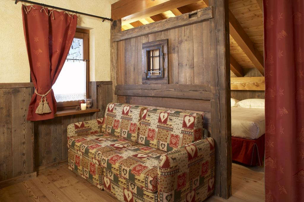 Residence Lo Peyo Champoluc Habitación foto